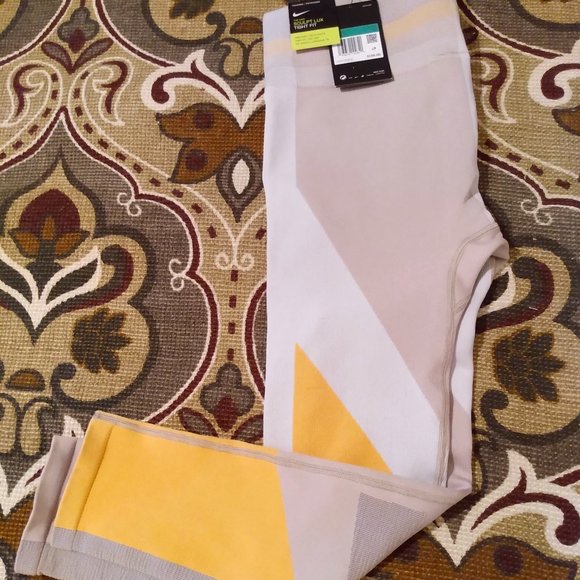 NWT Nike Tight Fit Yoga Pants Size XL - Picture 2 of 11